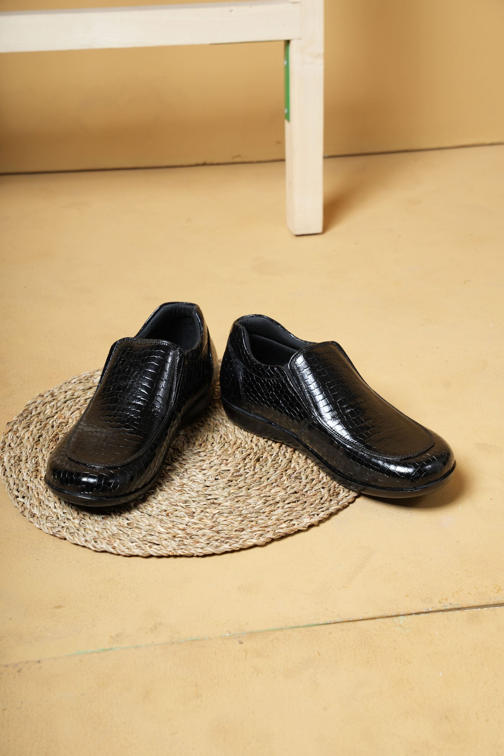 Stepwise Monarch – Black