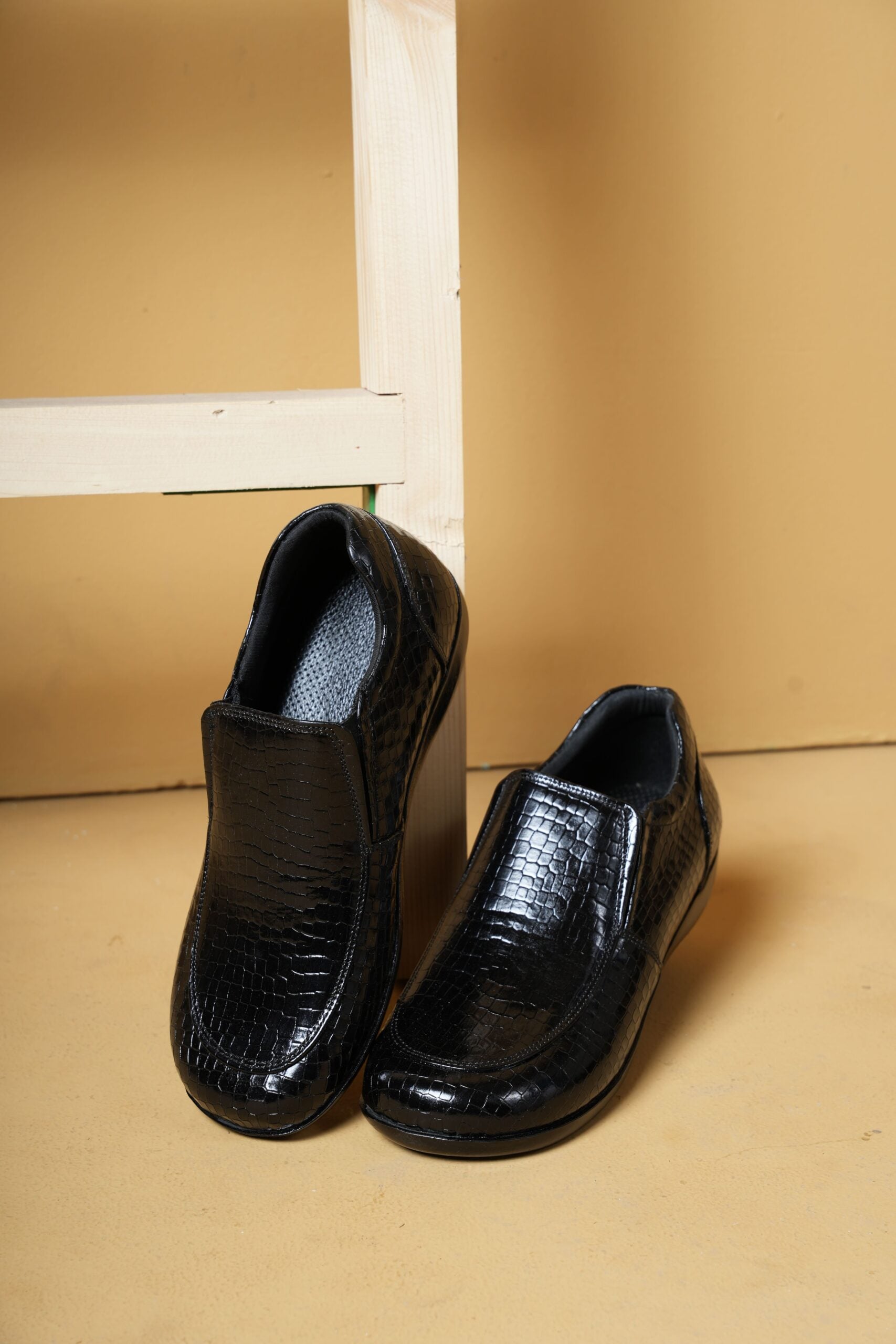Stepwise Monarch – Black