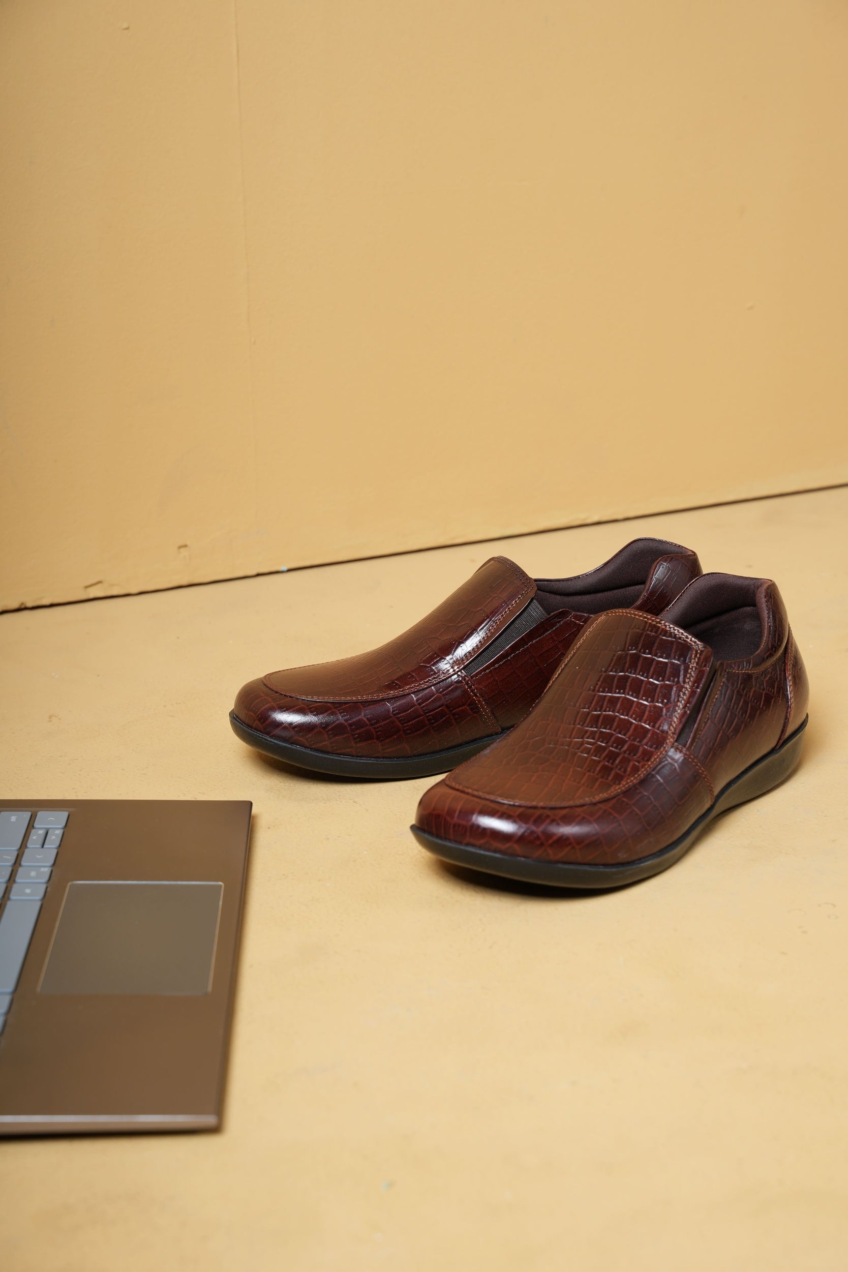 Stepwise Monarch - Brown