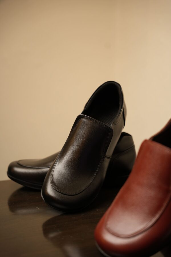 Precision Design: Men’s Specially Crafted Diabetic Cut Shoe- Black - Image 3