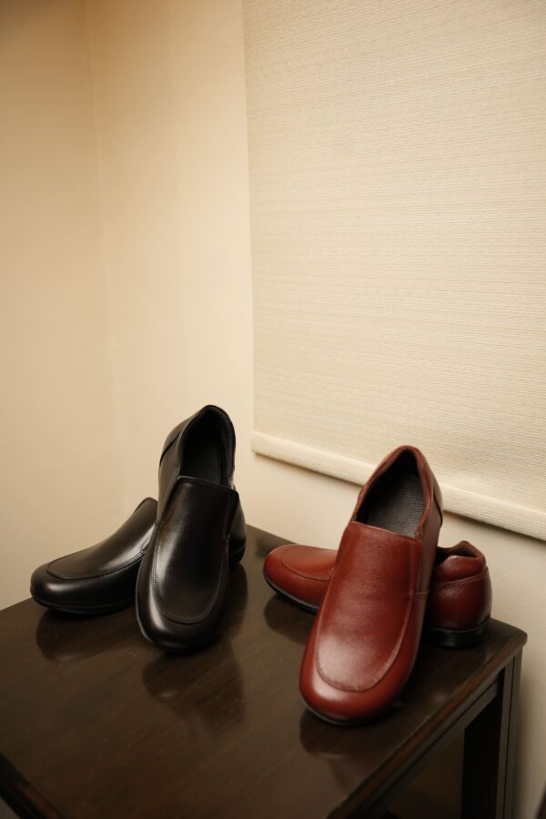 Precision Design: Men’s Specially Crafted Diabetic Cut Shoe- Black - Image 2