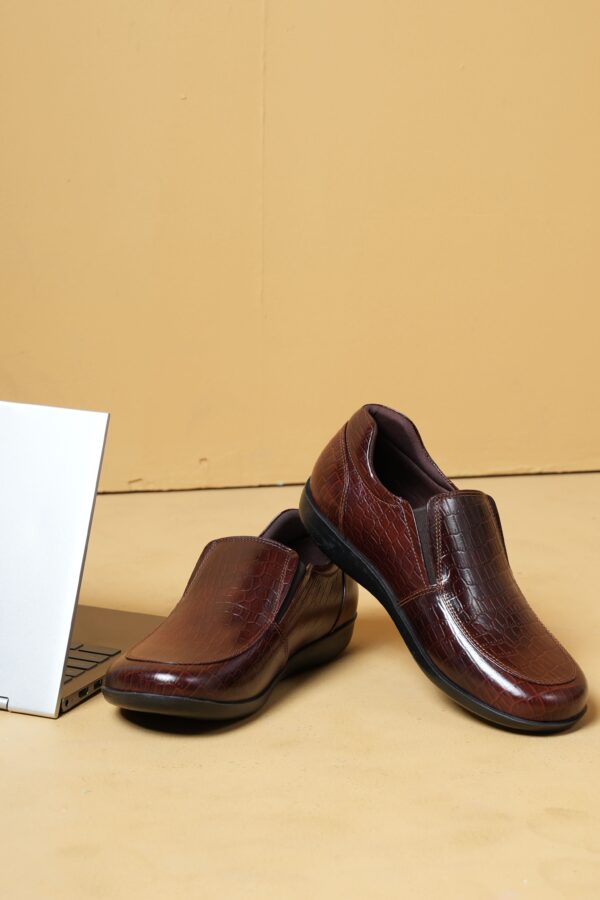 Precision Design: Men’s Specially Crafted Diabetic Cut Shoe- Texture Brown - Image 4