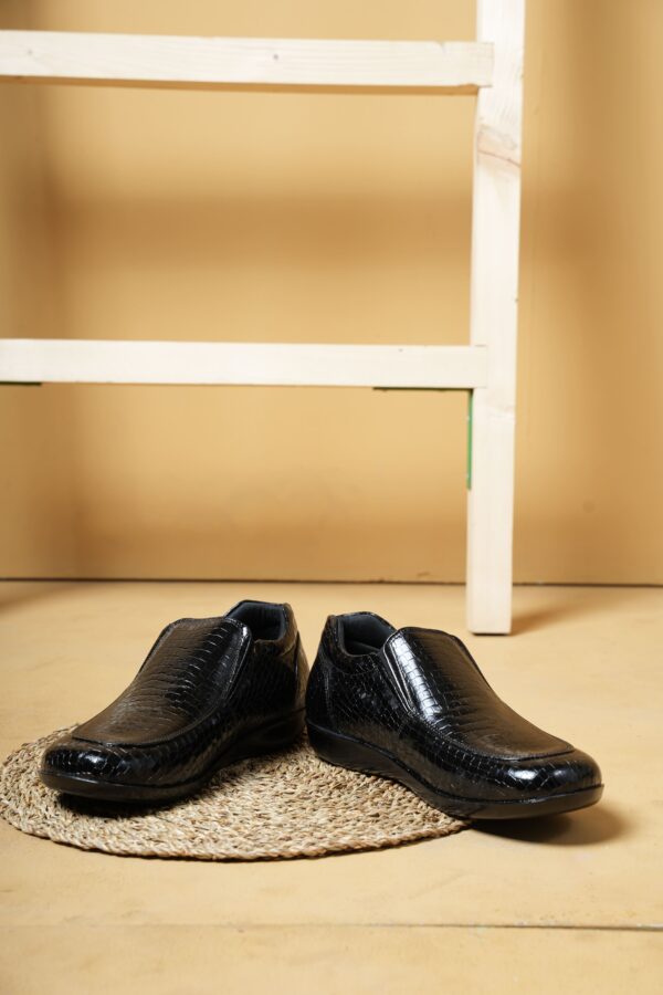Precision Design: Men’s Specially Crafted Diabetic Cut Shoe- Texture Black - Image 3