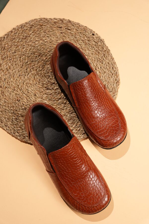 Precision Design: Men’s Specially Crafted Diabetic Cut Shoe- Texture Tan Brown